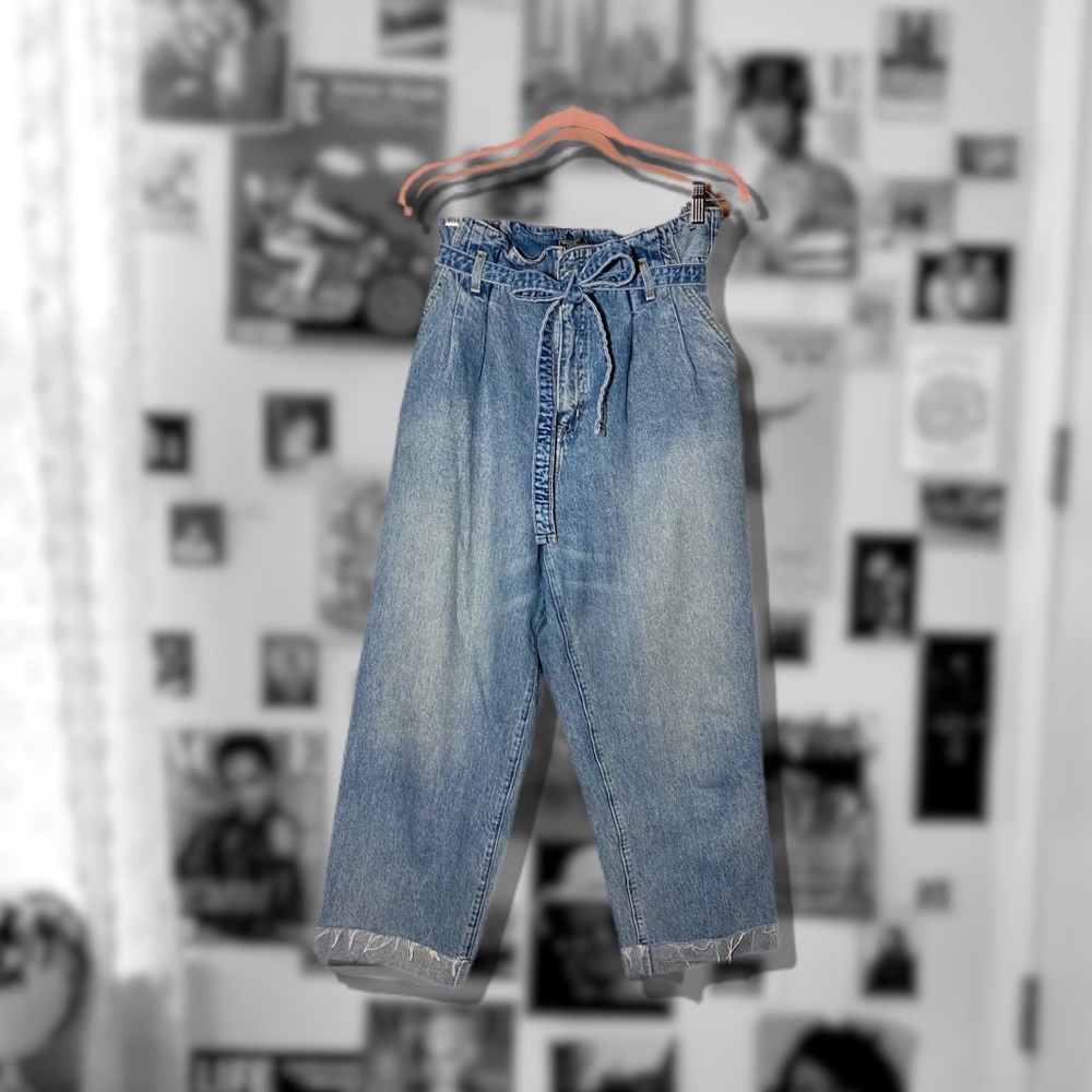ABERCROMBIE- Paperbag Tie-Waist Mom Jeans👖